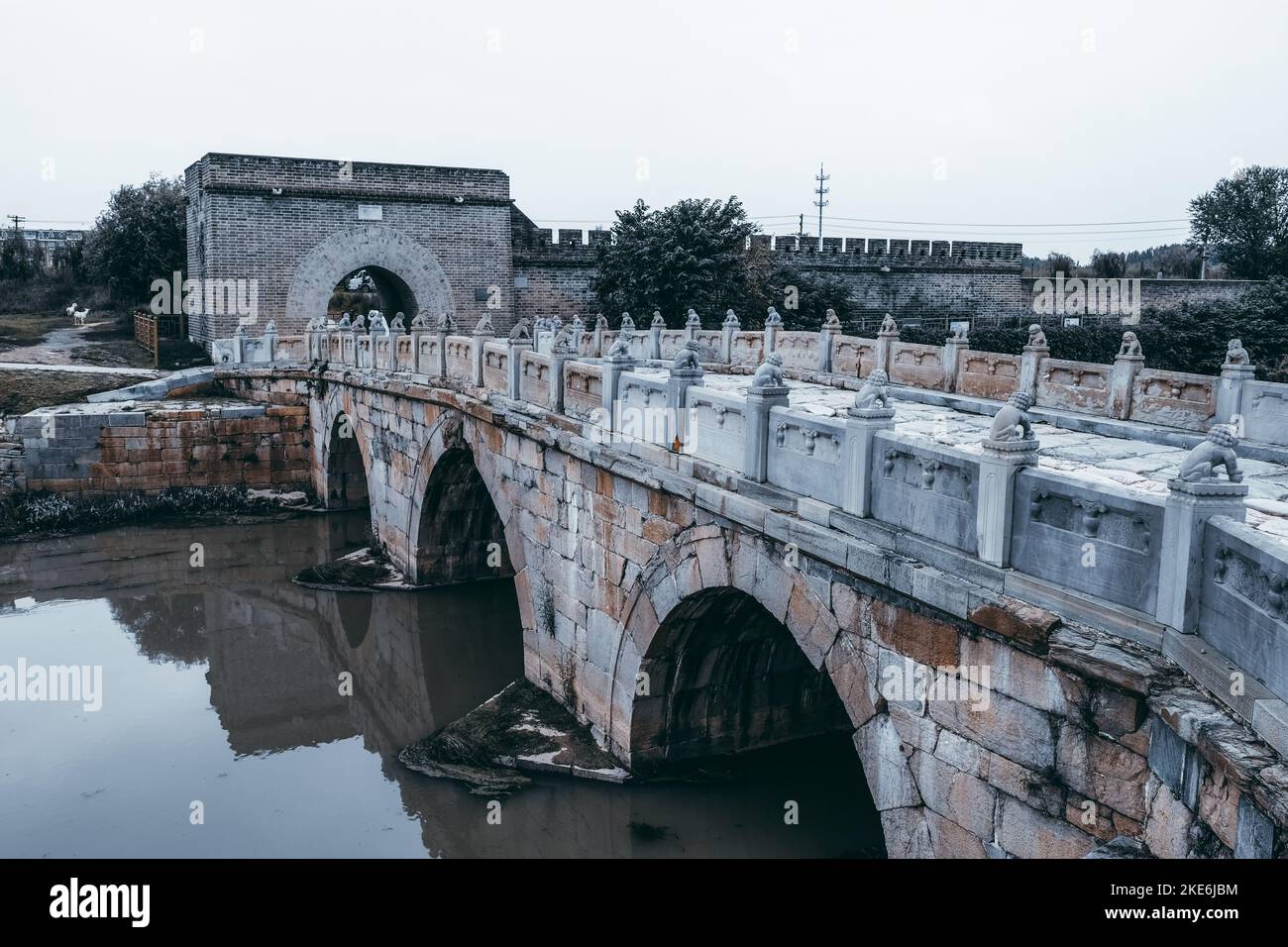 Una vista aerea del ponte ad arco di Shi Qi Kong Qiao a Pechino, Cina Foto Stock