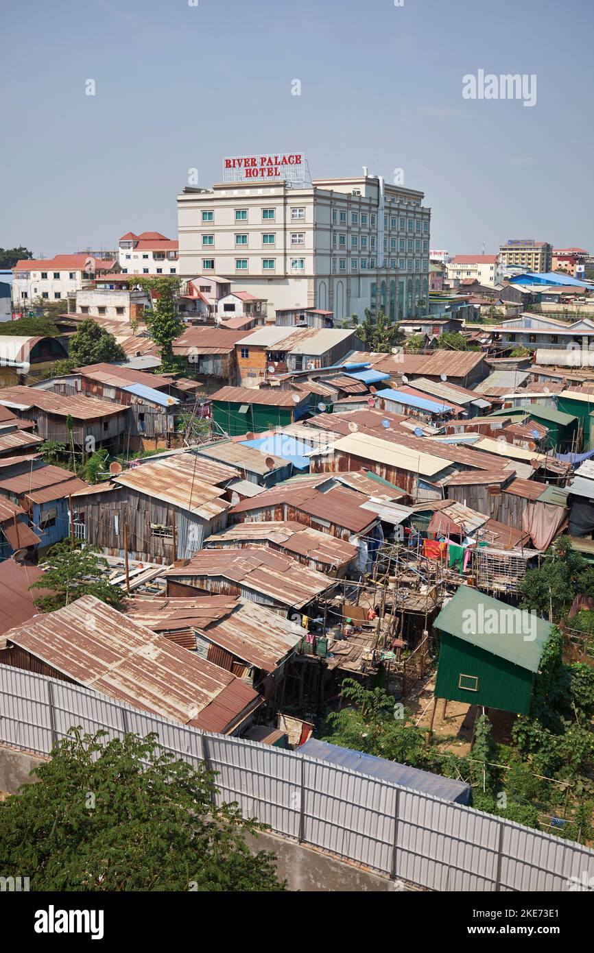 Panorama urbano sui tetti di Phnom Penh Cambogia Foto Stock