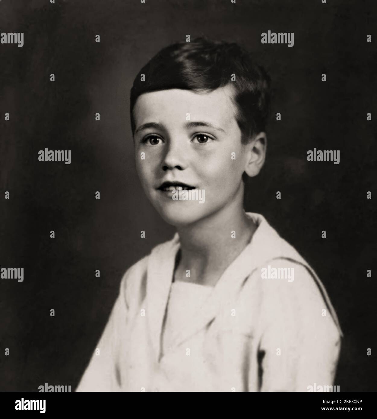 1933 ca, USA : il celebre attore americano JACK LEMMON ( 1925 - 2001 ) quando era un giovane ragazzo di 8 anni . Fotografo sconosciuto .- STORIA - FOTO STORICHE - ATTORE - FILM - CINEMA - SESSO SIMBOLO - personalità da bambino bambini da giovane - personalità quando era giovane - INFANZIA - INFANZIA - BAMBINO - bambini - BAMBINI - BAMBINO - vestito alla marinara - marinaretto - abito marinaro - Sorriso sorriso sorriso - RITRATTO - ritratto --- ARCHIVIO GBB Foto Stock