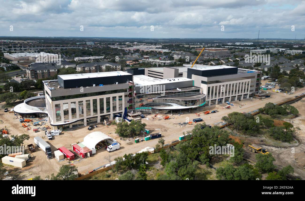 10 novembre 2022: I lavori di costruzione si avvicinano al completamento del nuovo Texas Children's Hospital nel nord-ovest di Austin, 10 novembre 2022. La struttura all'avanguardia da $485 milioni di dollari, che aprirà all'inizio del 2024, sarà dotata di un ospedale principale di 365.000 metri quadrati e di una struttura ambulatoriale adiacente di 170.000 metri quadrati. (Credit Image: © Scott Coleman/ZUMA Press Wire) Foto Stock