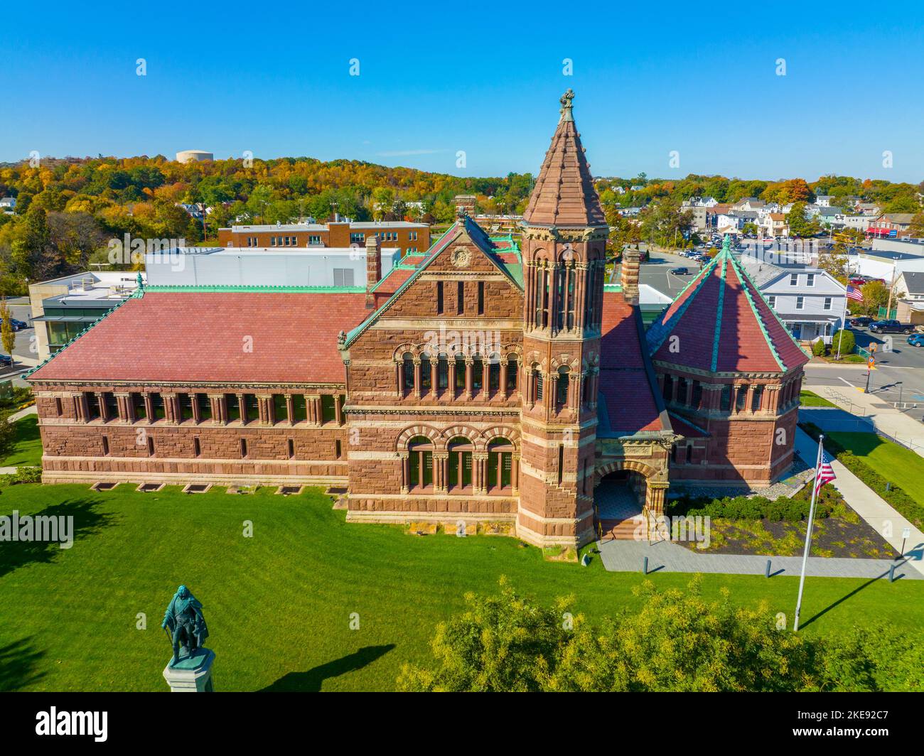 Winn Memorial Library è una biblioteca pubblica di Woburn, costruita nel 1879 in stile romanico Revival a 45 Pleasant Street nel centro storico di Woburn, Mass Foto Stock
