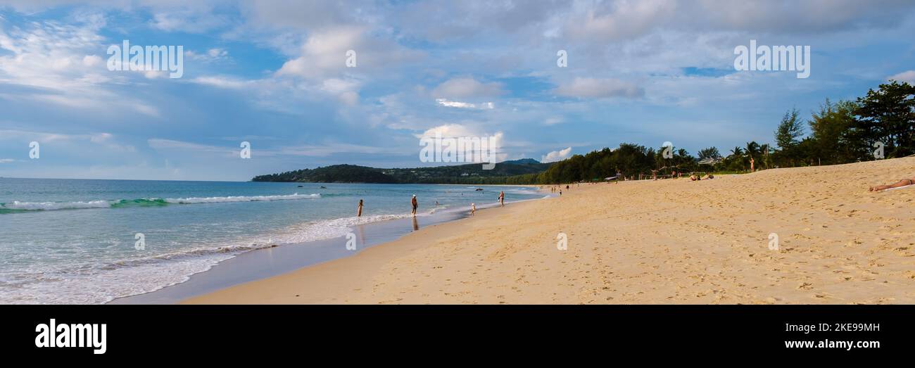 Spiaggia di Bang Tao Phuket Thailandia al sole della sera Foto Stock