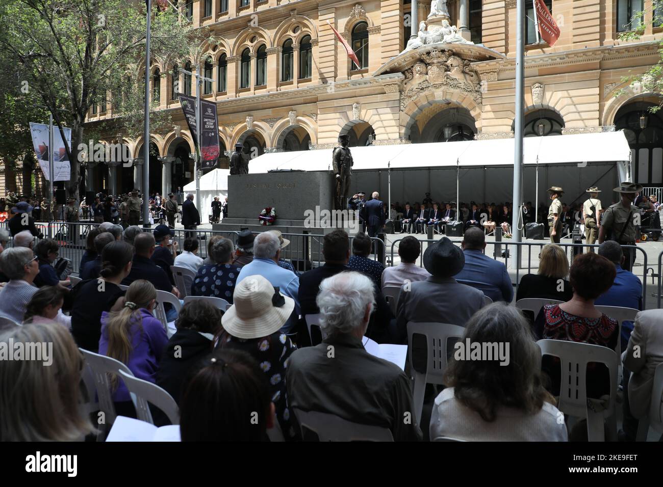 Sydney, Australia. 11th novembre 2022. Il servizio NSW Remembrance Day 2022 si è svolto presso il Cenotaph di Martin Place, Sydney, tra le 10:30am e le 11:30am di venerdì 11 novembre 2022. L'evento è stato aperto al pubblico. Credit: Richard Milnes/Alamy Live News Foto Stock