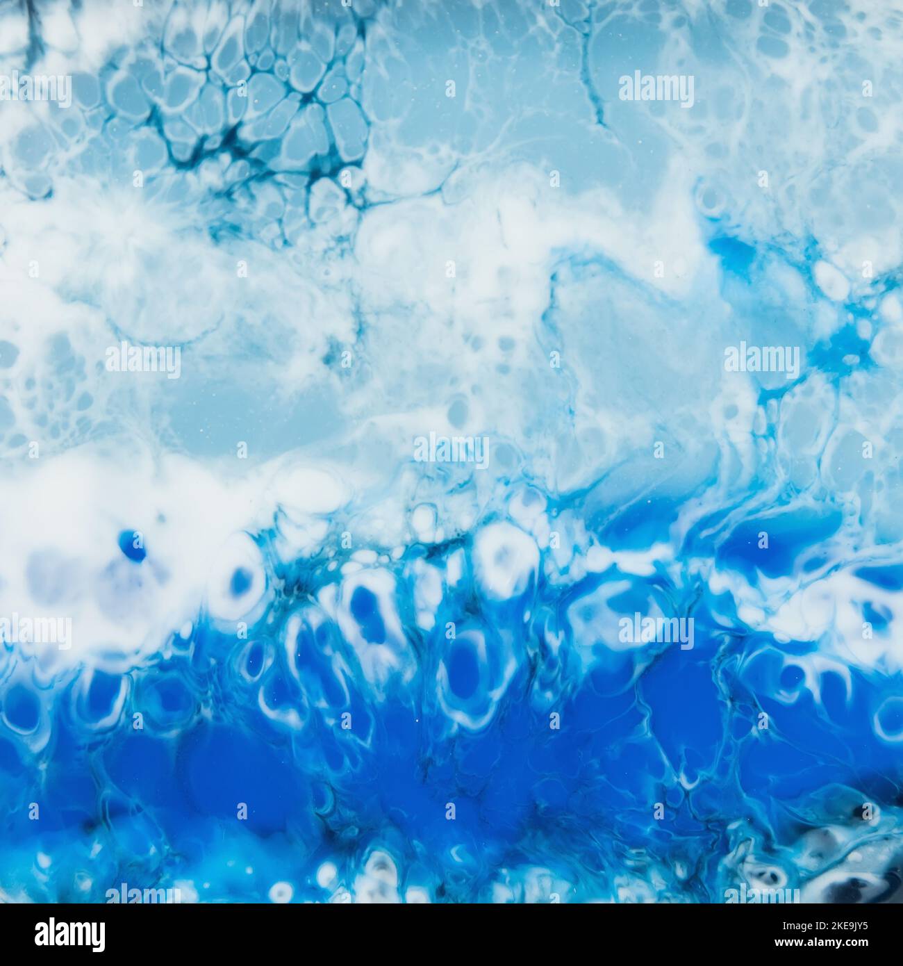 Resina con colori blu. Decorazione ad effetto epossidico Foto Stock