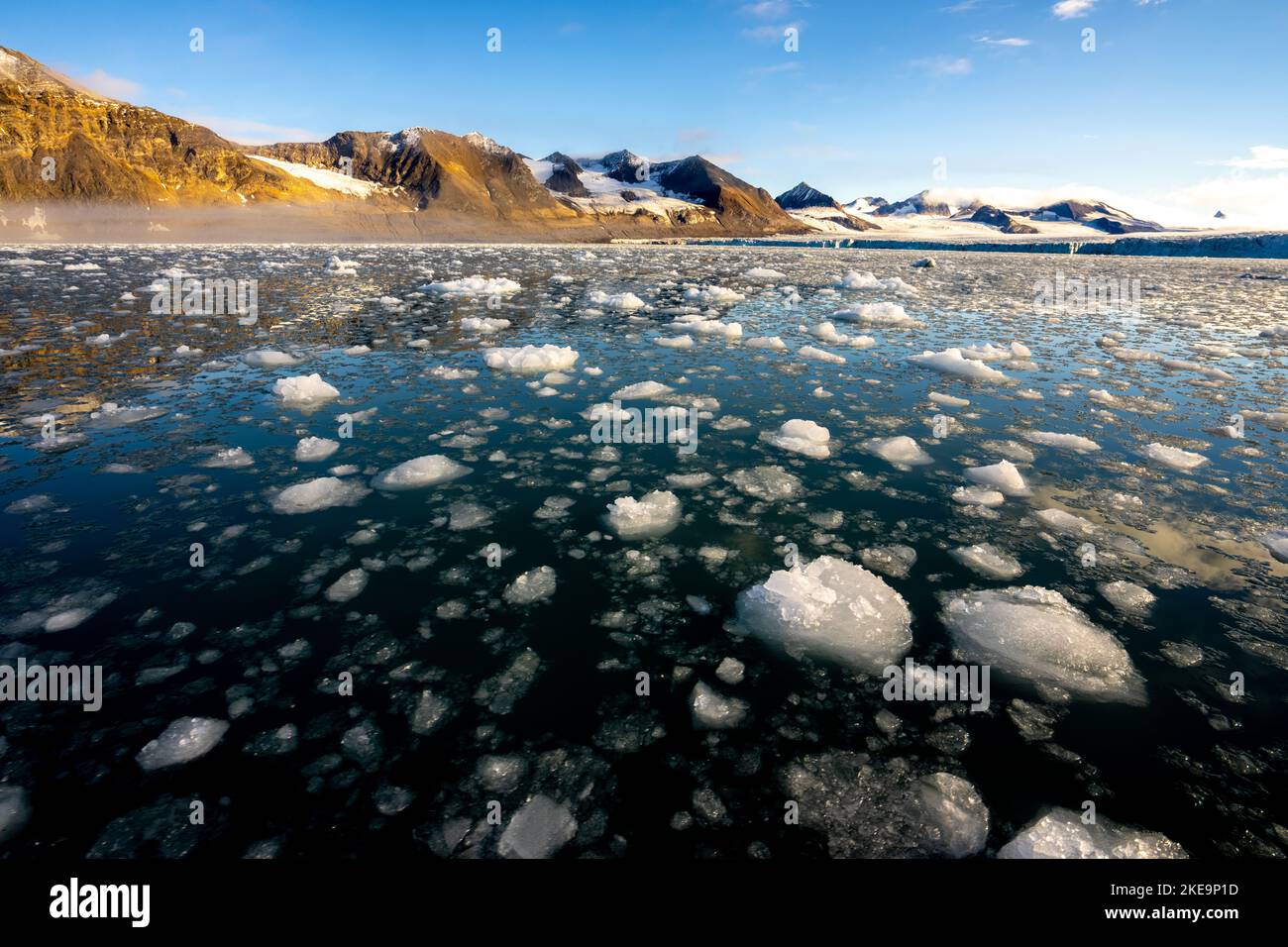 Paesaggio artico del Mare del Nord, Longyearbyen, Svalbard, Norvegia Foto Stock