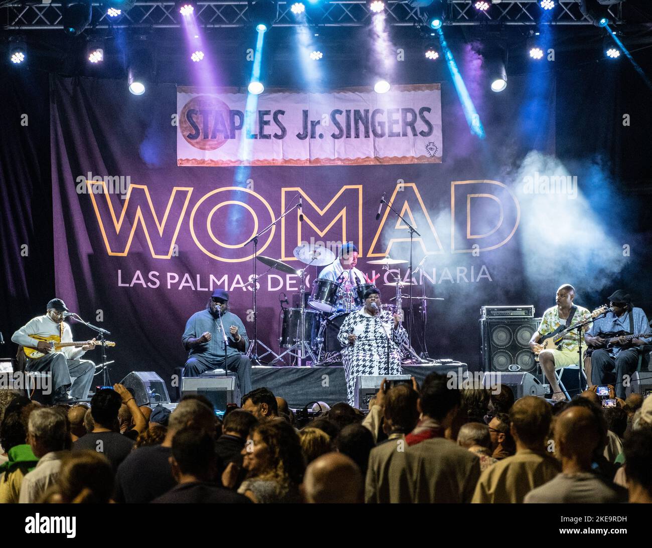 Las Palmas, Gran Canaria, Isole Canarie, Spagna. 10th novembre 2022. Gli Staples Jr. Cantanti statunitensi che suonano al Las Palmas WOMAD Music Festival (10th-13th novembre). Il festival gratuito di quattro giorni si svolge nella piazza della città che si affaccia sull'oceano. L'ex cantante Genesis Peter Gabriel è uno dei fondatori di WOMAD. Credit: Alan Dawson/Alamy Live News Foto Stock