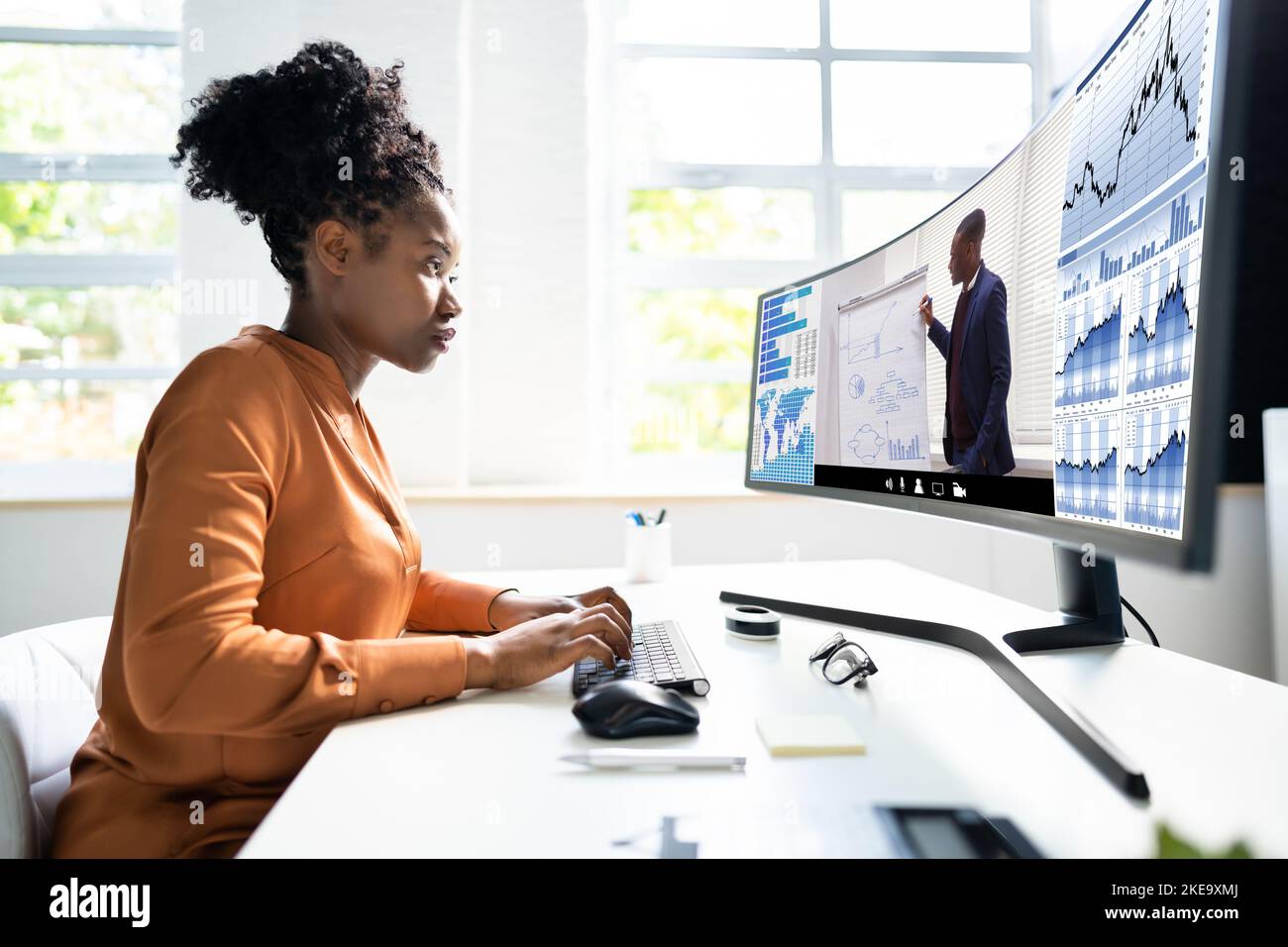 Corso di formazione per webinar di eLearning sulla videoconferenza virtuale online Foto Stock