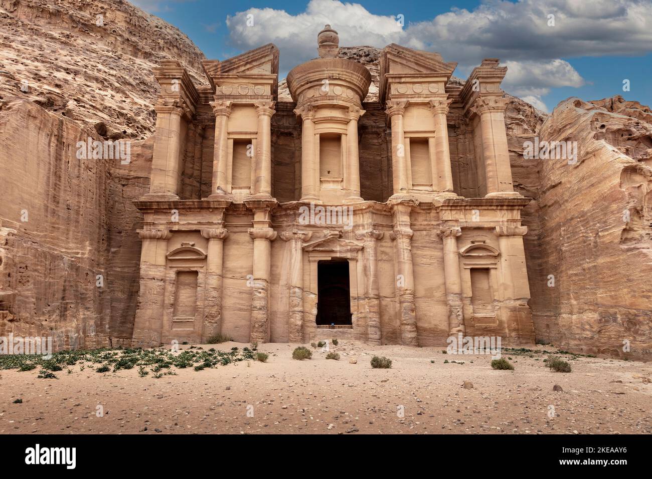 Monastero nell'antica città di Petra. Giordania Foto Stock