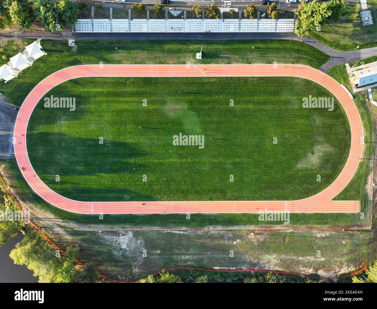 Vista aerea di una pista sportiva e di un campo Foto Stock