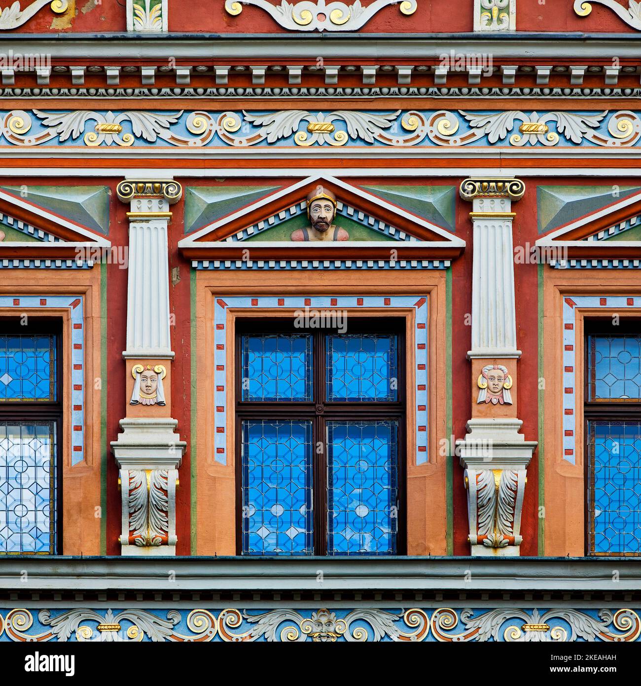 Splendida decorazione della facciata sulla Haus zum Breiten mandria, edificio rinascimentale a Fischmarkt, Germania, Thueringen, Erfurt Foto Stock