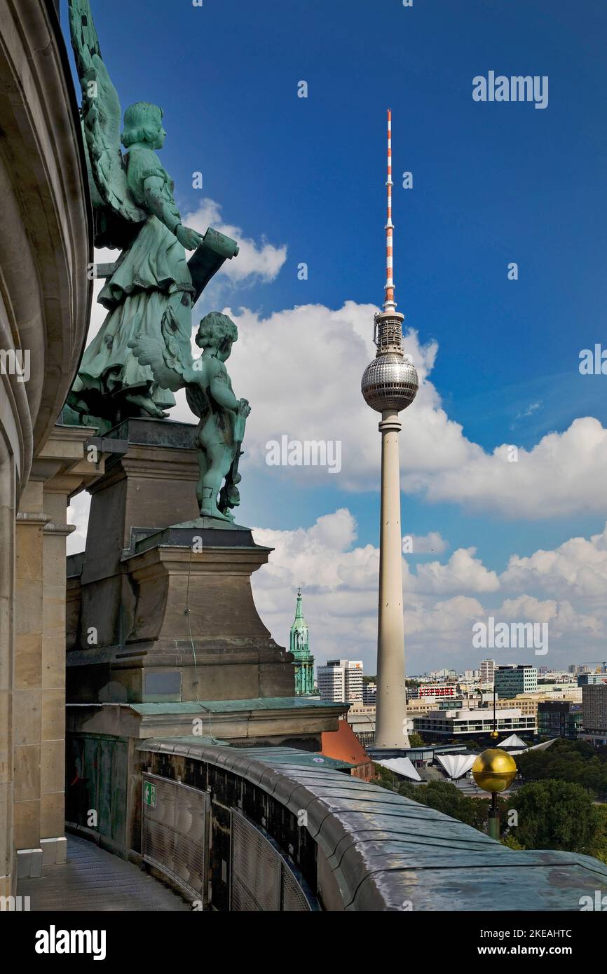 Torre della Televisione di Berlino vista dalla piattaforma panoramica della Cattedrale di Berlino, Germania, Berlino Foto Stock