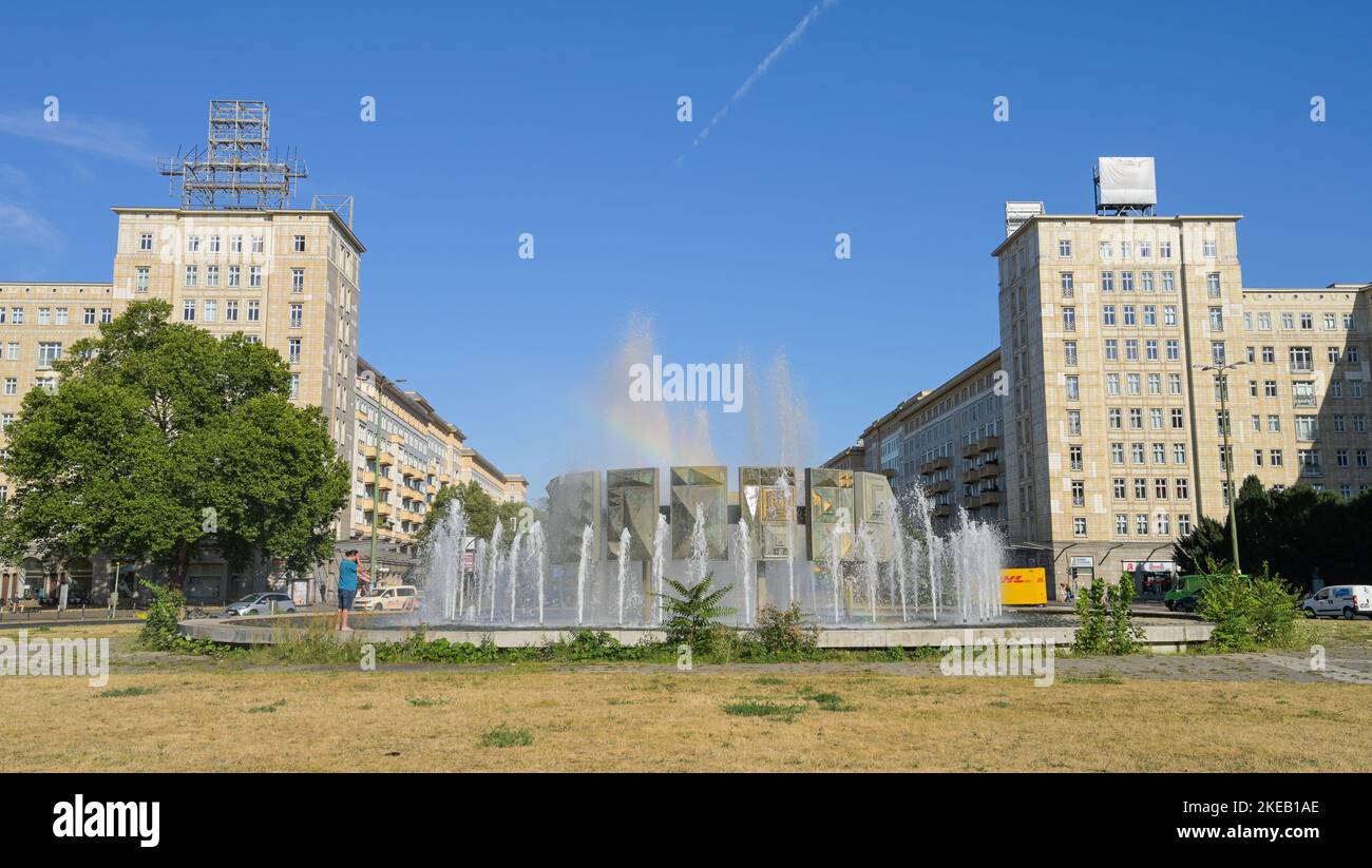 Brunnen, Strausberger Platz, Friedrichshain di Berlino, Deutschland Foto Stock