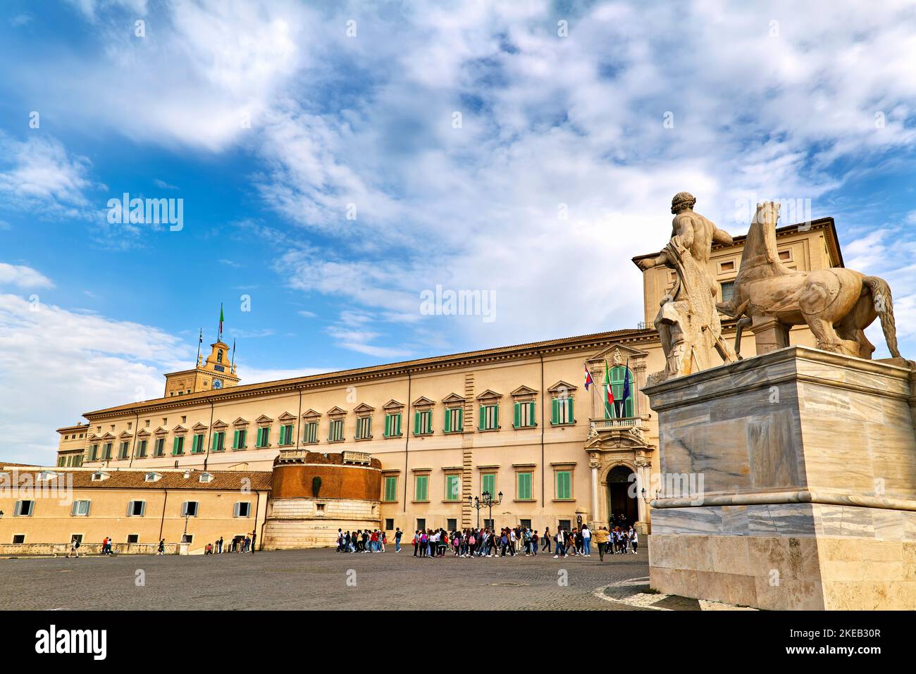 Roma Lazio Italia. Il Palazzo del Quirinale è un edificio storico, una delle tre attuali residenze ufficiali del presidente della Repubblica Italiana Foto Stock