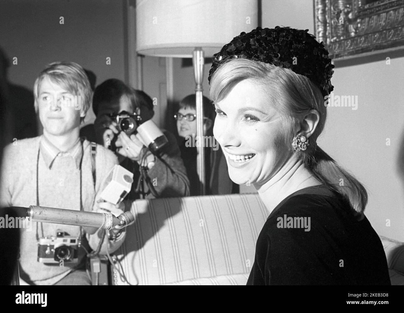 Susan Hampshire. CBE. Attrice inglese nata il 12 maggio 1937. Qui, mentre in Svezia 1968 in connessione con la BBC tv-serie la Frosyte Saga in cui ha recitato nel ruolo di Fleur. La serie è stata originariamente mostrata in 26 episodi il sabato sera con inizio 7 gennaio 1967. Svezia 1968. Rif. Conard 5544 Foto Stock