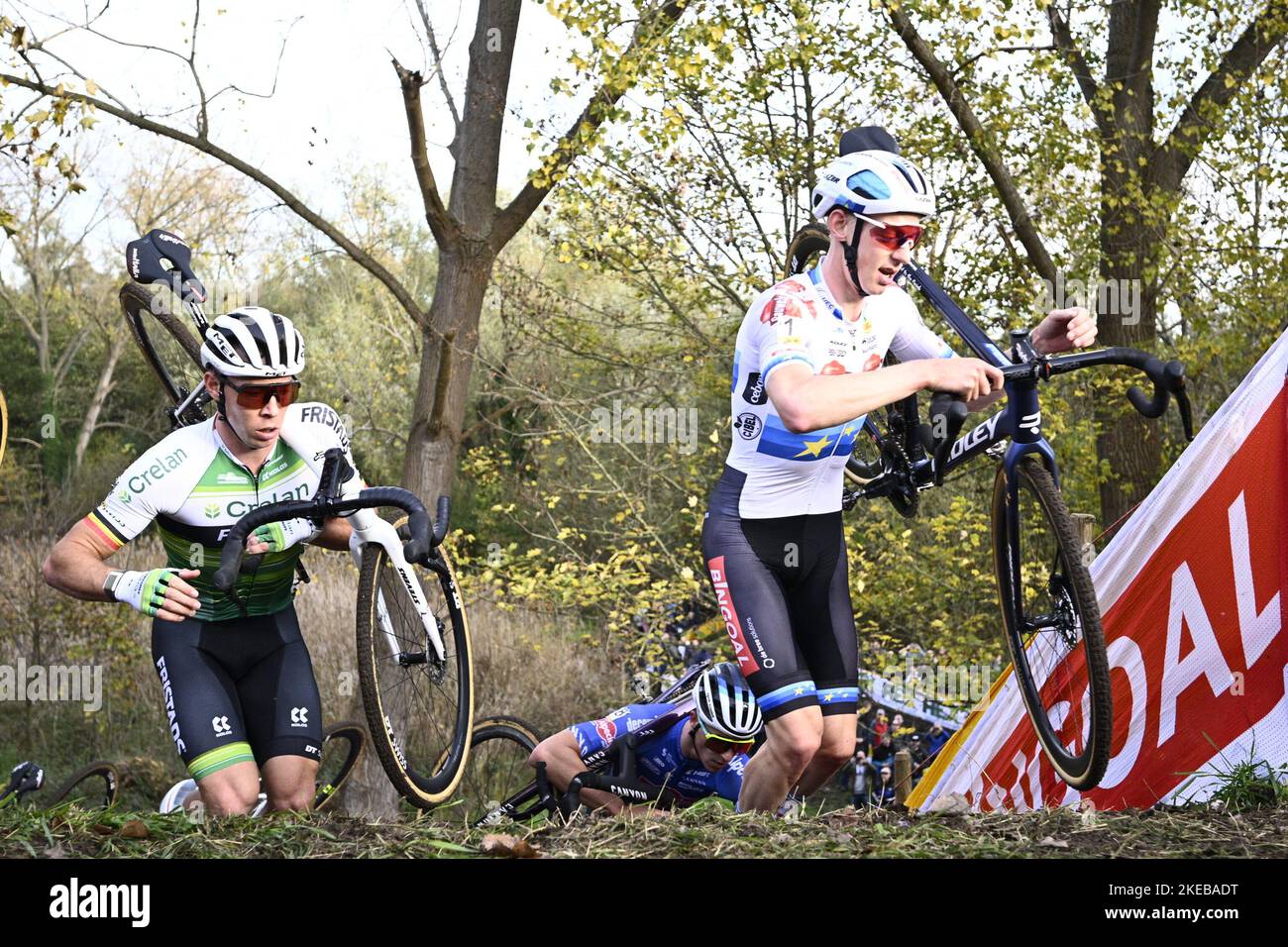 Foto d'azione dell'evento ciclistico 'Jaarmarktcross' di Niel, gara 2/8 del concorso Superprestigio, venerdì 11 novembre 2022. FOTO DI BELGA JASPER JACOBS Foto Stock