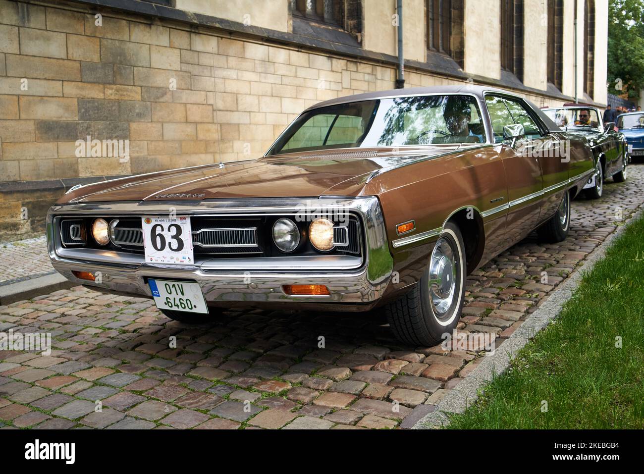 PRAGA, REPUBBLICA CECA - 1 OTTOBRE 2022: Vintage Brown Chrysler trecento auto al Prazska Noblesa evento Foto Stock
