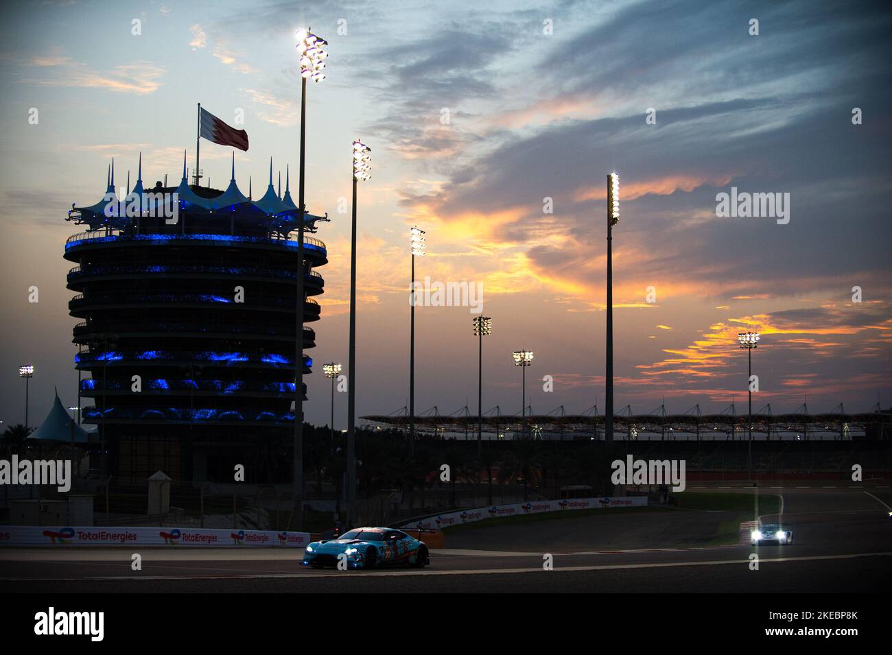 Sakhir, Bahrein. 11th Nov 2022. 33 KEATING ben (usa), CHAVES Henrique (prt), SORENSEN Marco (dnk), TF Sport, Aston Martin Vantage AMR, in azione durante la 8 ore del Bahrain 2022, 6th° appuntamento del Campionato Mondiale di Endurance FIA 2022 sul circuito Internazionale del Bahrain dal 9 al 12 novembre 2022 a Sakhir, Bahrain - Foto Jan-Patrick Wagner / DPPI Credit: DPPI Media/Alamy Live News Foto Stock