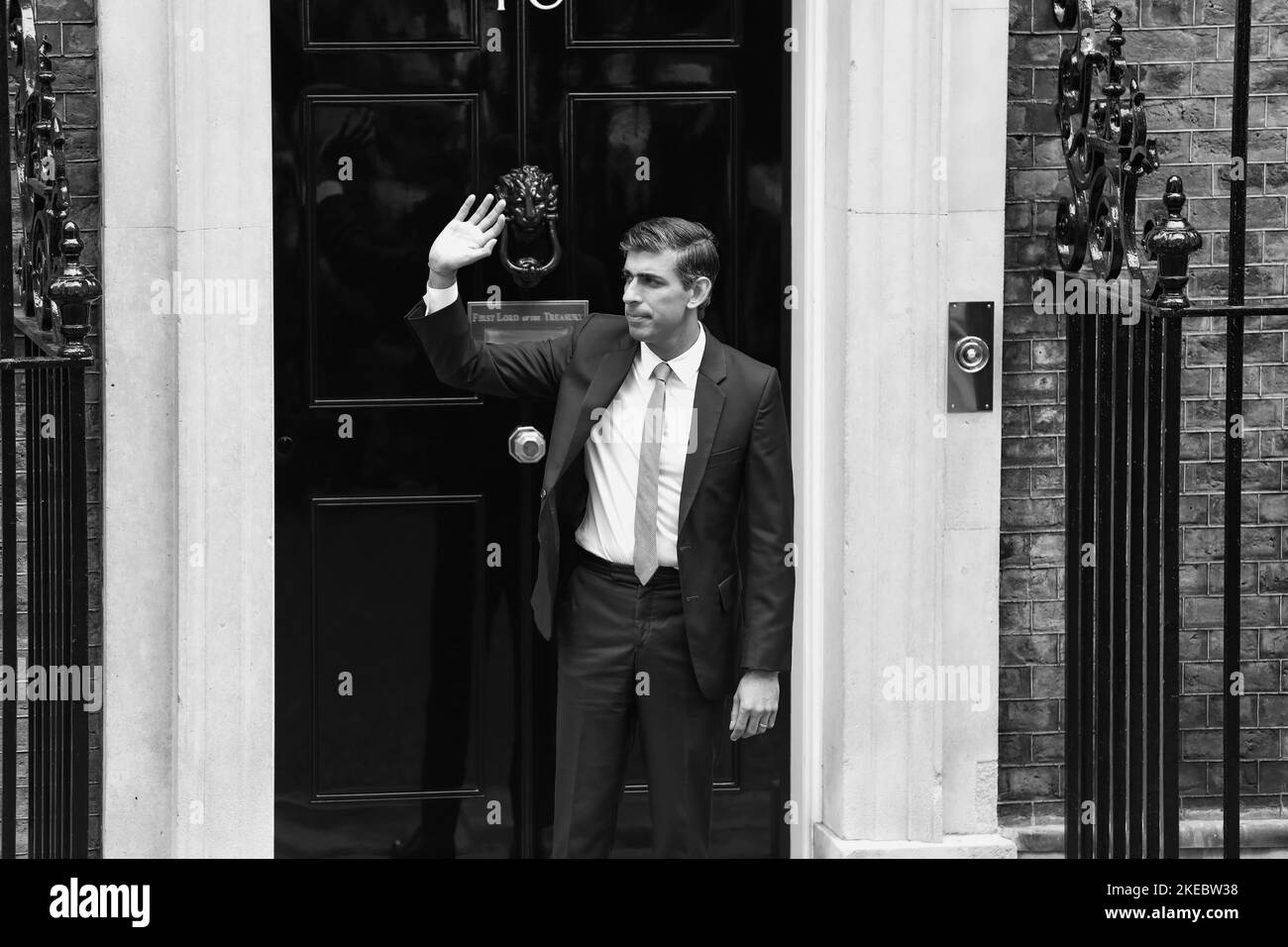 Il primo ministro Rishi Sunak arriva al No10 di Downing Street Foto Stock