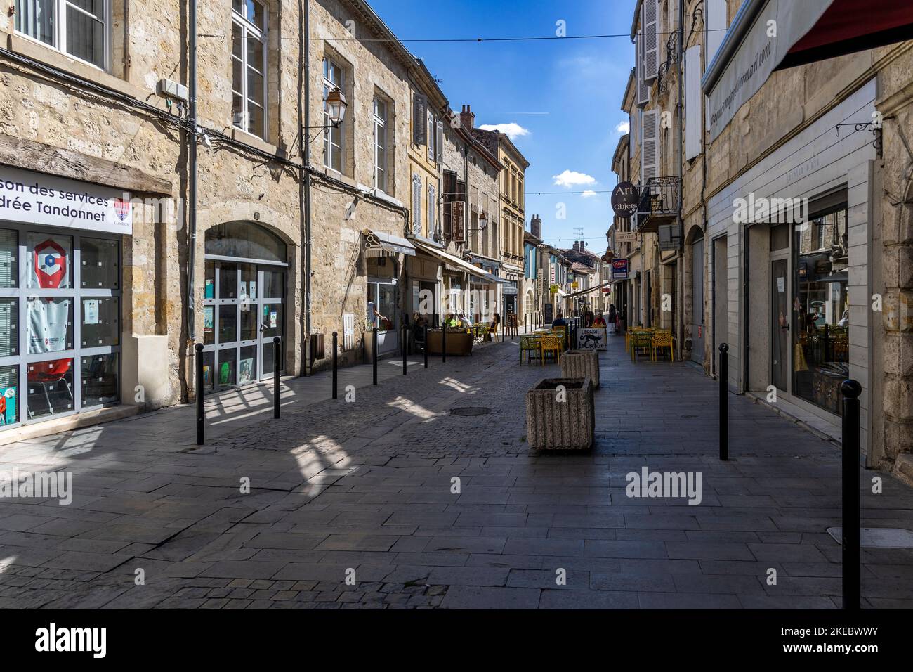 Strada tipica. La città di Condom è situata ad ovest di Lectoure e a sud di Nérac nel dipartimento di Gers (Guascogna) della Francia sud-occidentale. Foto Stock