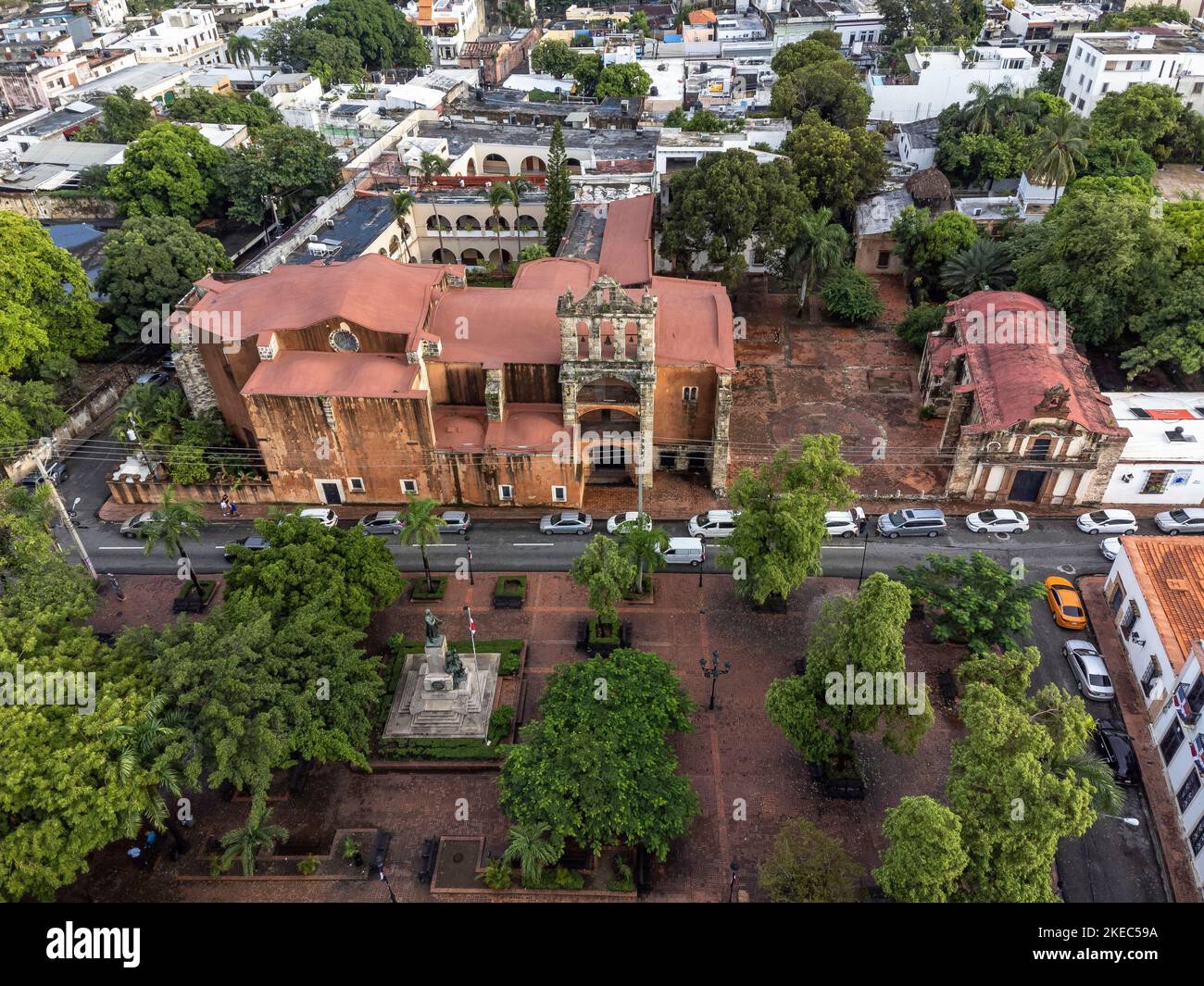 Nord America, Caraibi, grandi Antille, Isola di Hispaniola, Repubblica Dominicana, Santo Domingo, zona Colonial, veduta aerea della zona Colonial con la chiesa Iglesia Conventual de los Dominicos Foto Stock