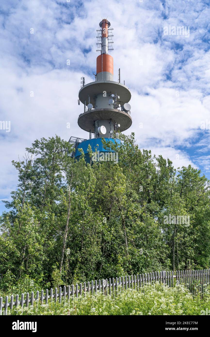 Europa, Germania, Germania meridionale, Baden-Wuerttemberg, Foresta Nera, Torre delle telecomunicazioni sul Blauen nella Foresta Nera meridionale Foto Stock