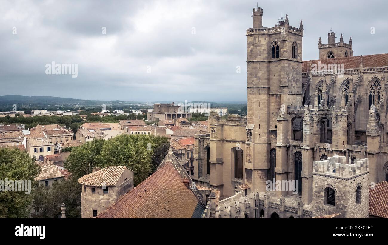 Cattedrale Saint Just e Saint Pasteur a Narbonne, inizio della costruzione 1272. Monumento historique. Con il suo coro alto 41 metri, è uno dei più alti in Francia. Foto Stock
