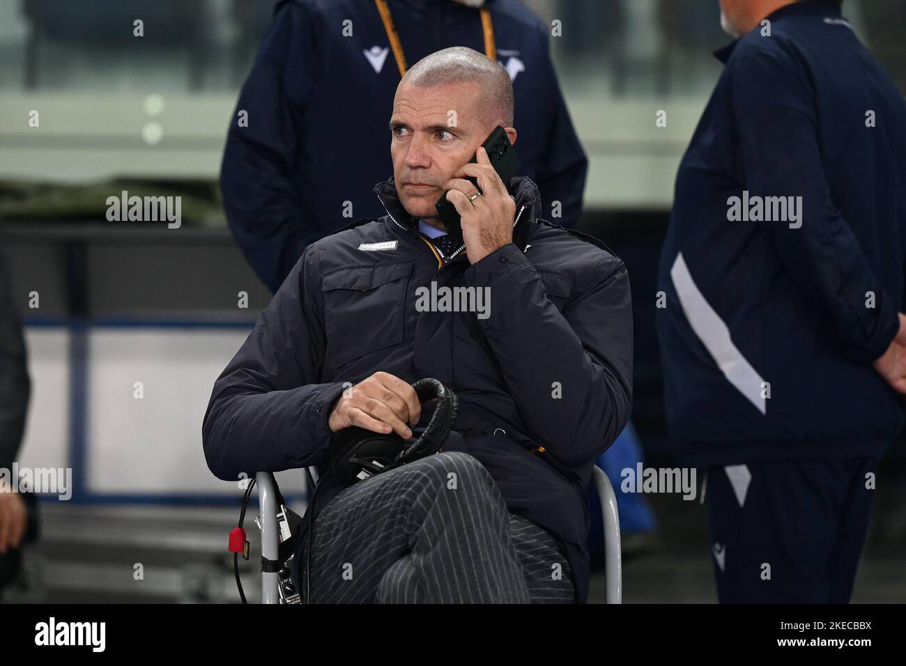 Verona, Italia. 10th Nov, 2022. giovanni Guardala, giornalista italiano per lo sport del cielo durante Hellas Verona FC vs Juventus FC, calcio italiano Serie A match in Verona, novembre 10 2022 Credit: Independent Photo Agency/Alamy Live News Foto Stock