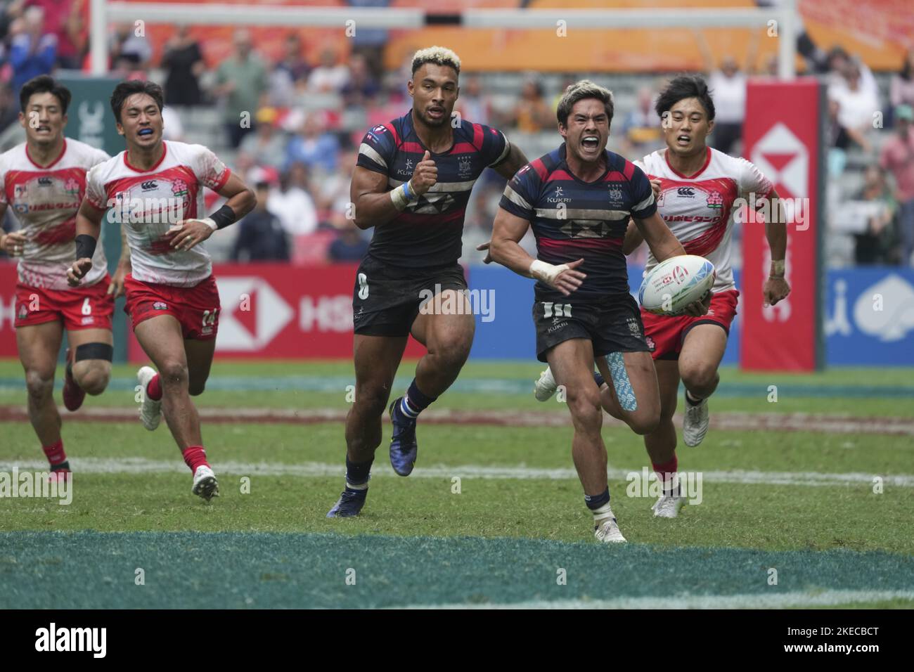 ***SOLO PER USO NON COMMERCIALE*** Hong KongHH Russell Webb corre verso una prova contro il Giappone il giorno 3, presso il Cathay Pacific/HSBC Hong Kong Sevens rugby, Hong Kong Stadium, 06 novembre 2022. Il Giappone vince 24-17. 06NOV22 SCMP / Sam Tsang Foto Stock