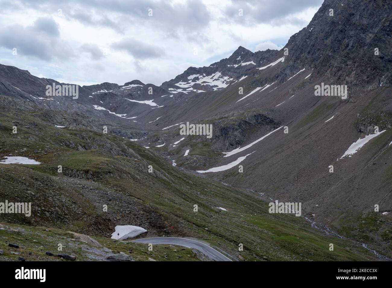 Strada di passaggio a Timmelsjoch, confine tra Austria e Italia, Alpi, Passo alpino, Val Passiria, Alto Adige, Italia Foto Stock