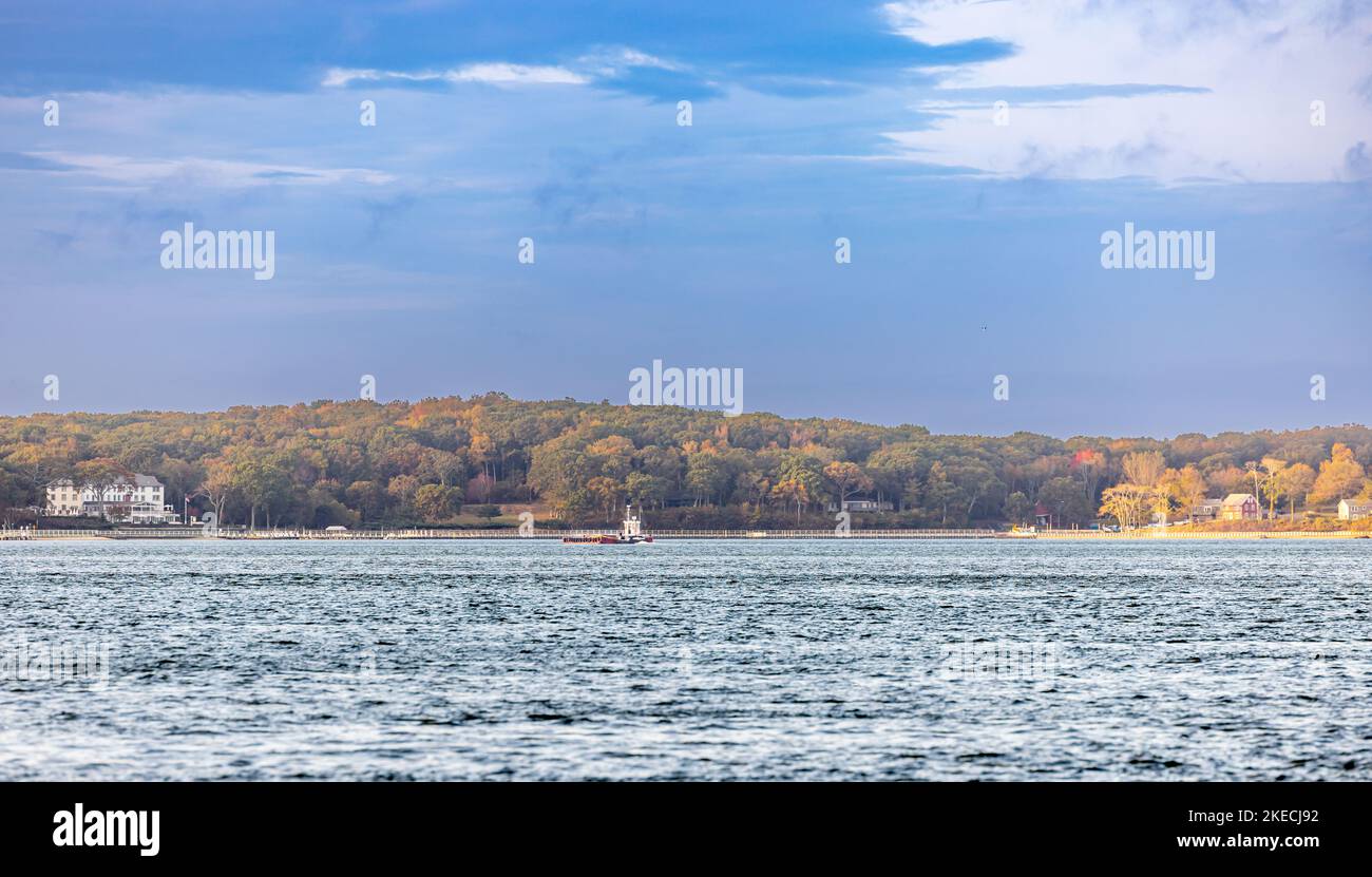 Paesaggio autunnale costituito da Shelter Island e la spiaggia di mezzaluna Foto Stock