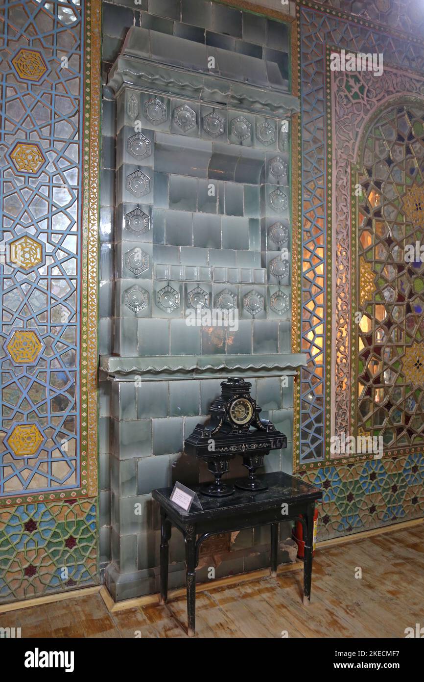 Stanza di Shatranja (vecchia forma di scacchi), Sitorai Mokhi Khosa (Palazzo delle Stelle simili alla Luna), Bukhara, Provincia di Bukhara, Uzbekistan, Asia Centrale Foto Stock