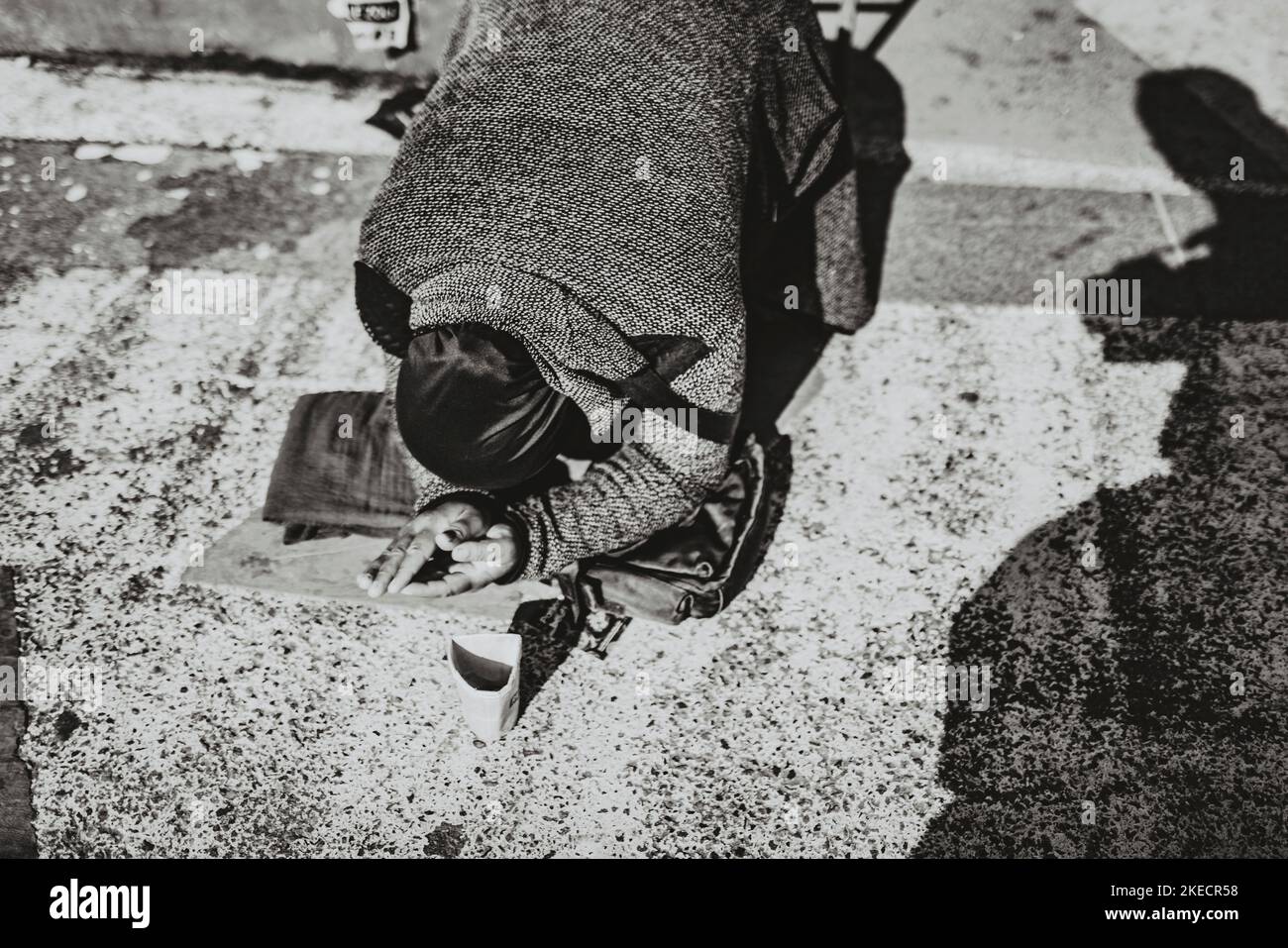 Francia, Lione, strada, persona che prega Foto Stock