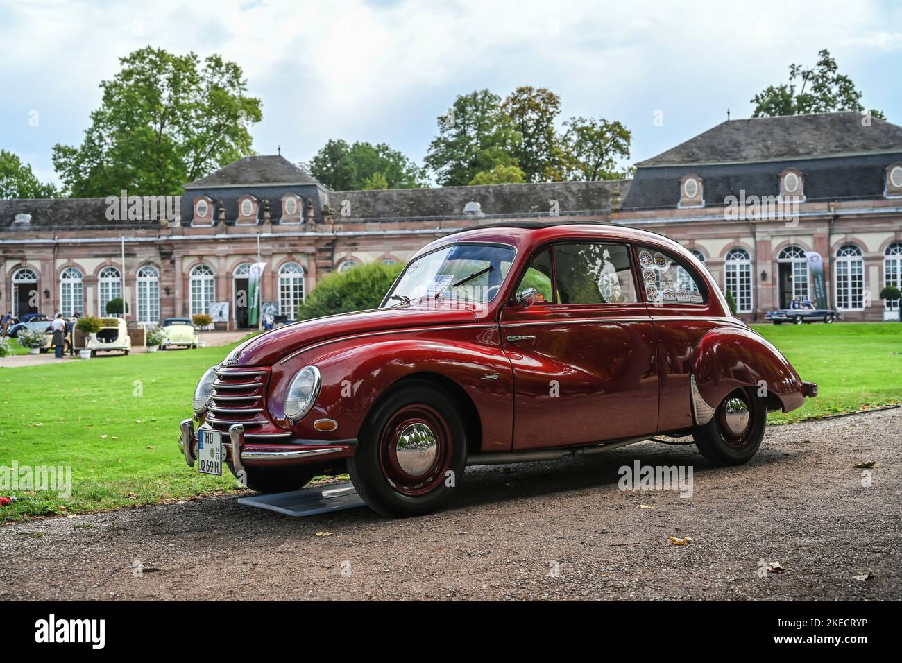 Schwetzingen, Baden-Wuerttemberg, Germania, Concours d'Elégance nel parco del castello, DKW, tipo F 91 classe speciale, berlina con tetto a scomparsa, 900 cc, 34 cv, 895 kg, 3 cilindri, costruito 1954 Foto Stock