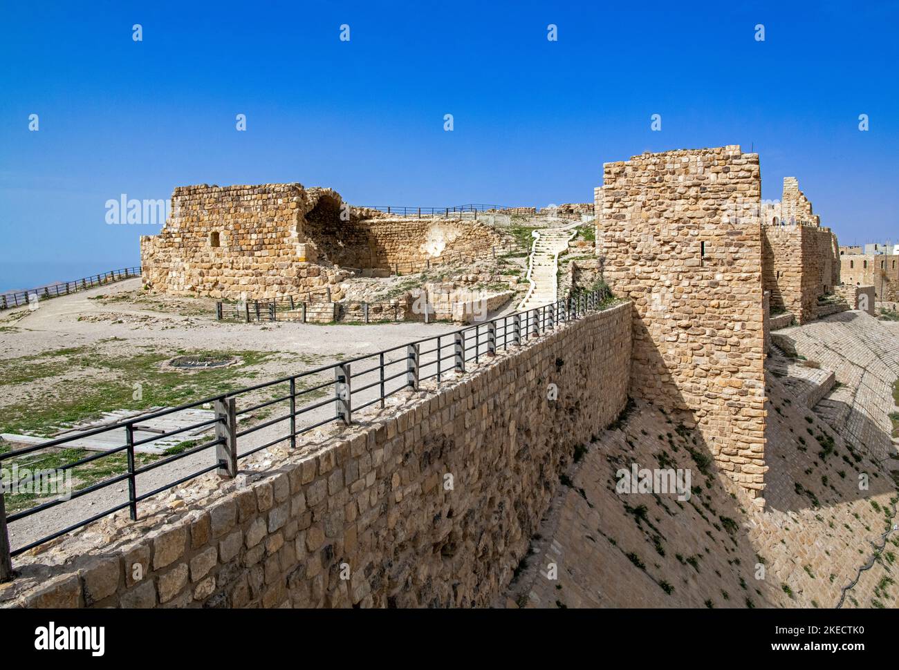 Vasta area superiore 12th ° secolo Kerak Crusader Castello Giordania Foto Stock