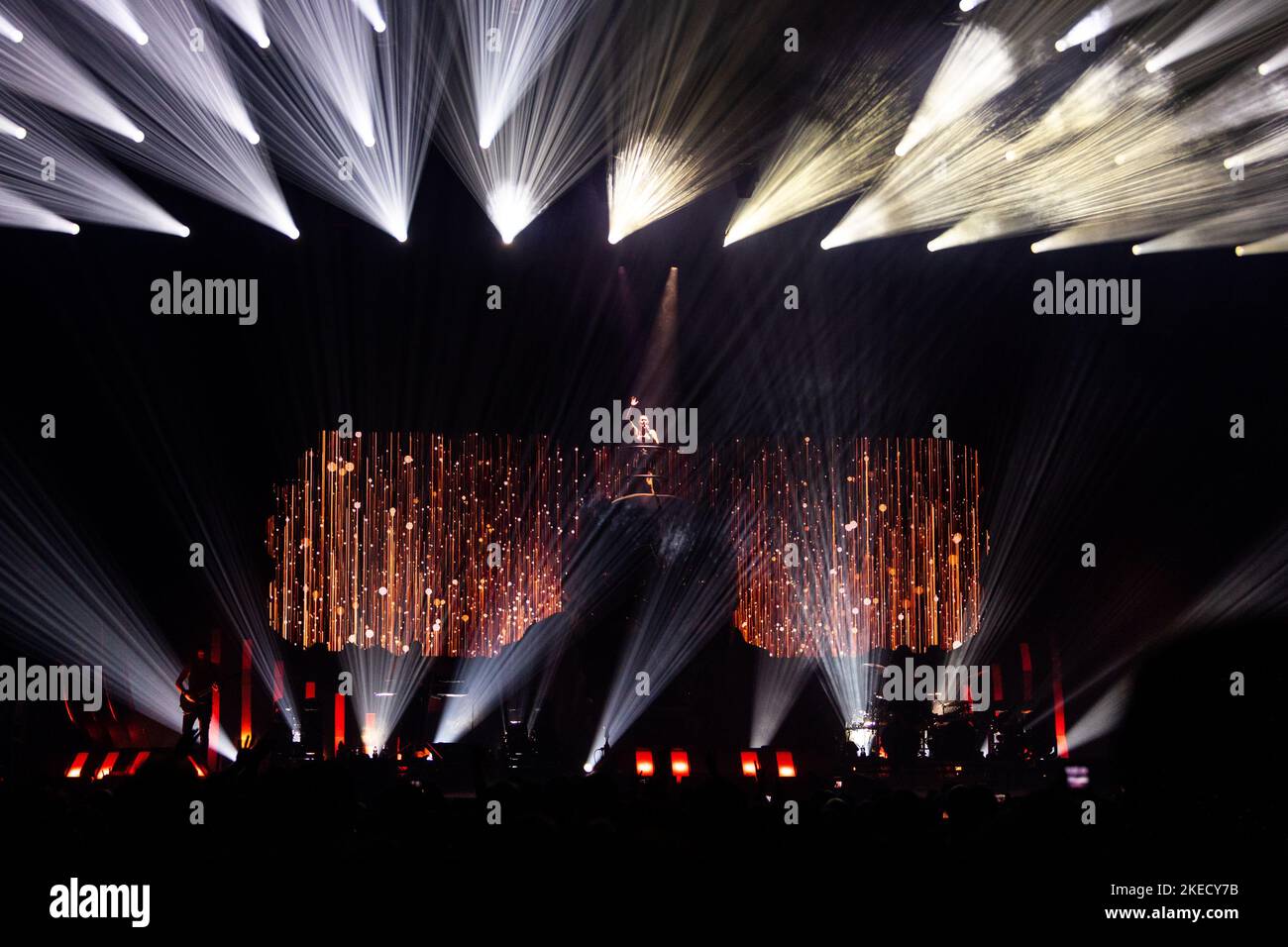 Milano, Italia. 10th Nov 2022. Sharon Den Adel della band sinfonica metal olandese Within Temptation suona dal vivo al Mediolanum Forum. (Foto di Mairo Cinquetti/SOPA Images/Sipa USA) Credit: Sipa USA/Alamy Live News Foto Stock