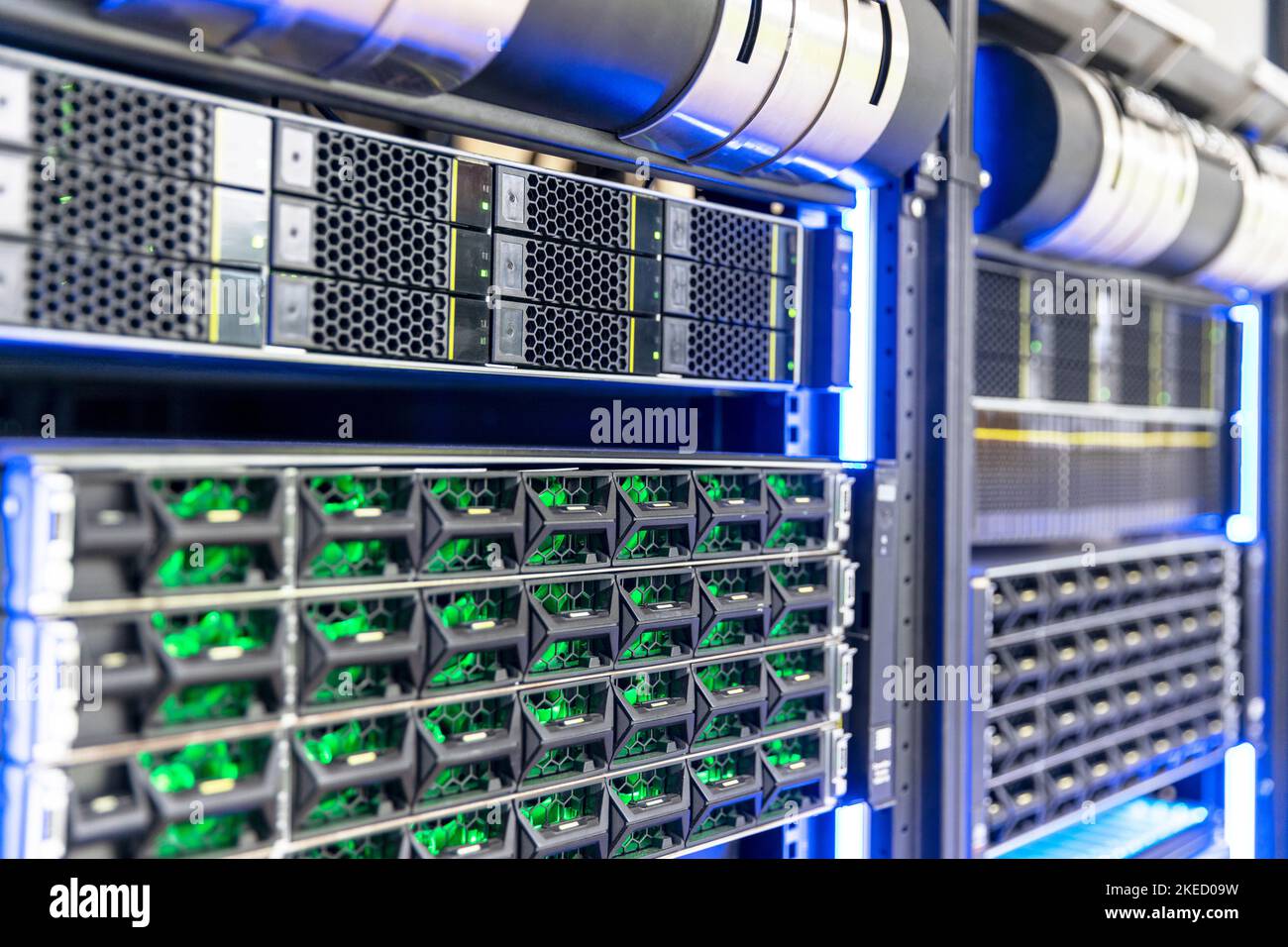 Sistema di storage per big data per il cloud computing. Server nel data center. Foto Stock