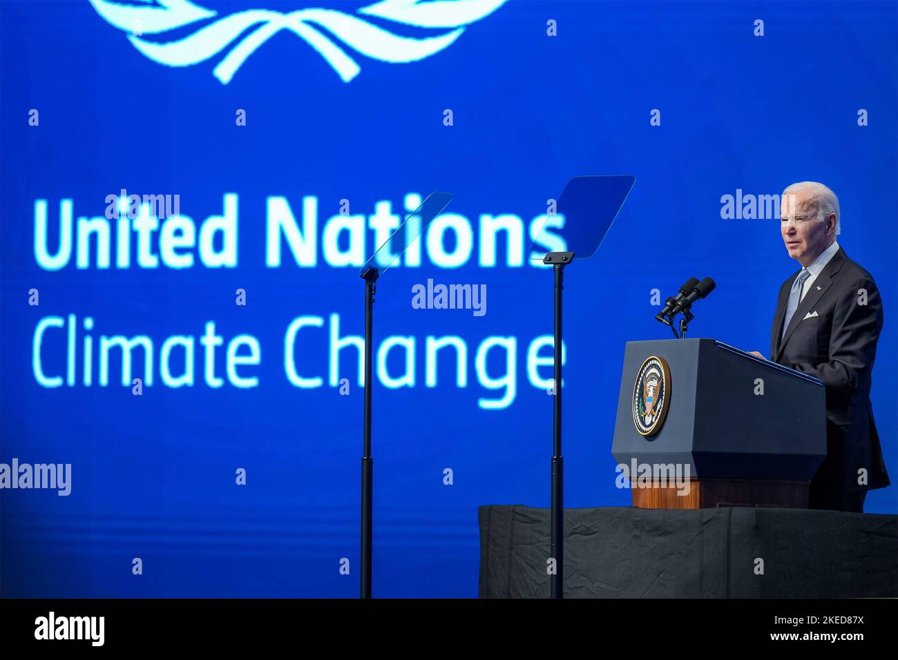 Sharm el-Sheikh, Egitto. 11th Nov 2022. Il presidente degli Stati Uniti Joe Biden, si è rivolto al vertice sul clima delle Nazioni Unite del COP27, 11 novembre 2022, a Sharm el-Sheikh, in Egitto. Credit: Adam Schultz/White House Photo/Alamy Live News Foto Stock