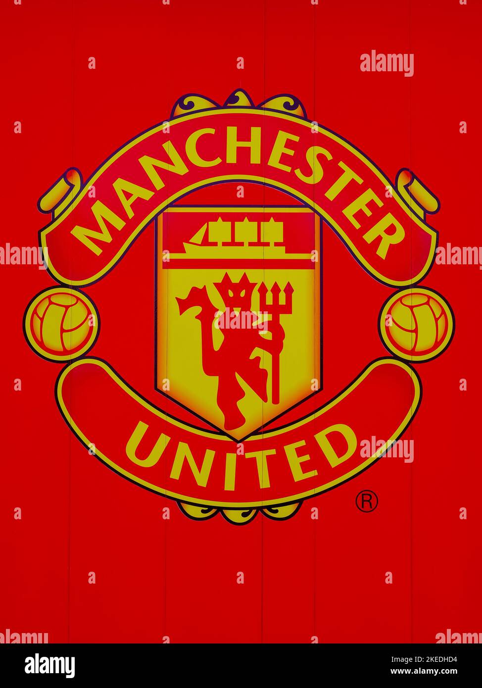 Manchester United Football Club Crest. Logo Manchester United. Fotografia del lato di un chiosco a Old Trafford Foto Stock