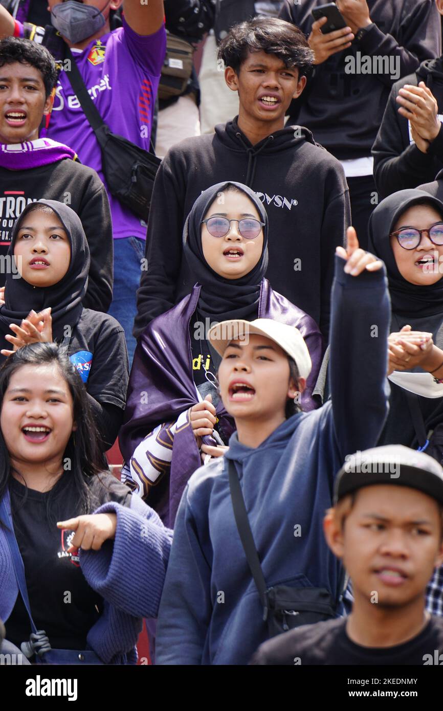 I sostenitori di Persik Kediri. Persik è una delle squadre di calcio indonesiane Foto Stock