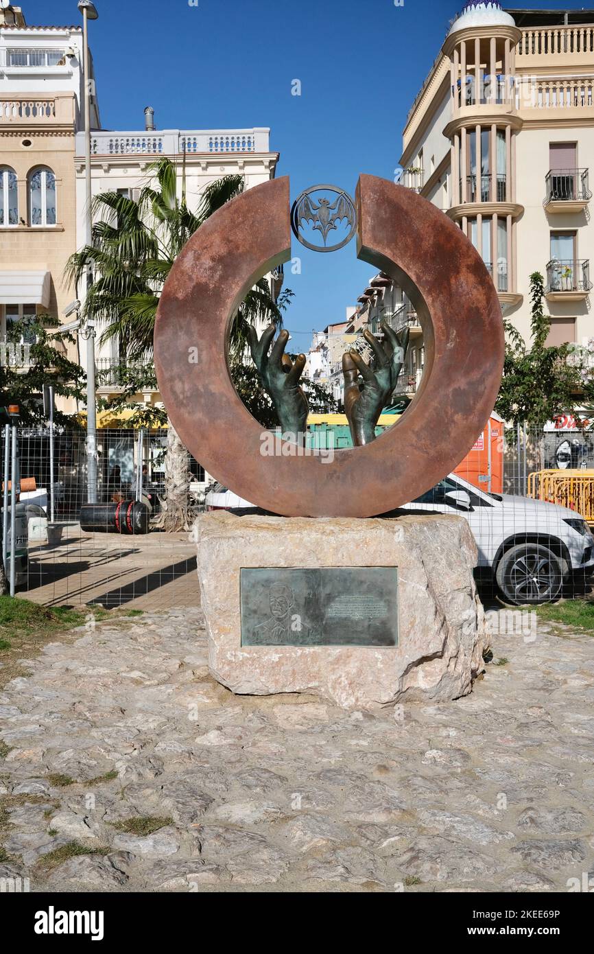 Bacardi Monumento di Lorenzo Quinn a Sitges, Spagna Foto Stock