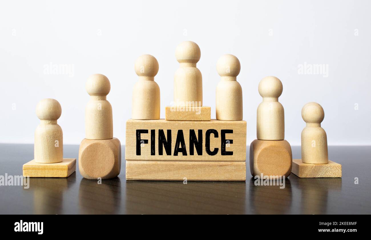 Concetto di business su cubi di legno. È disponibile un finanziamento testuale. Foto Stock