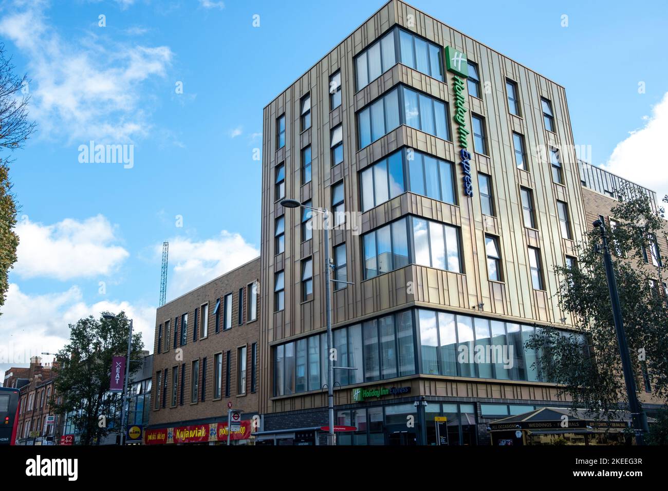 Londra - Novembre 2022: Hotel Holiday Inn Express a Broadway, West Ealing Foto Stock