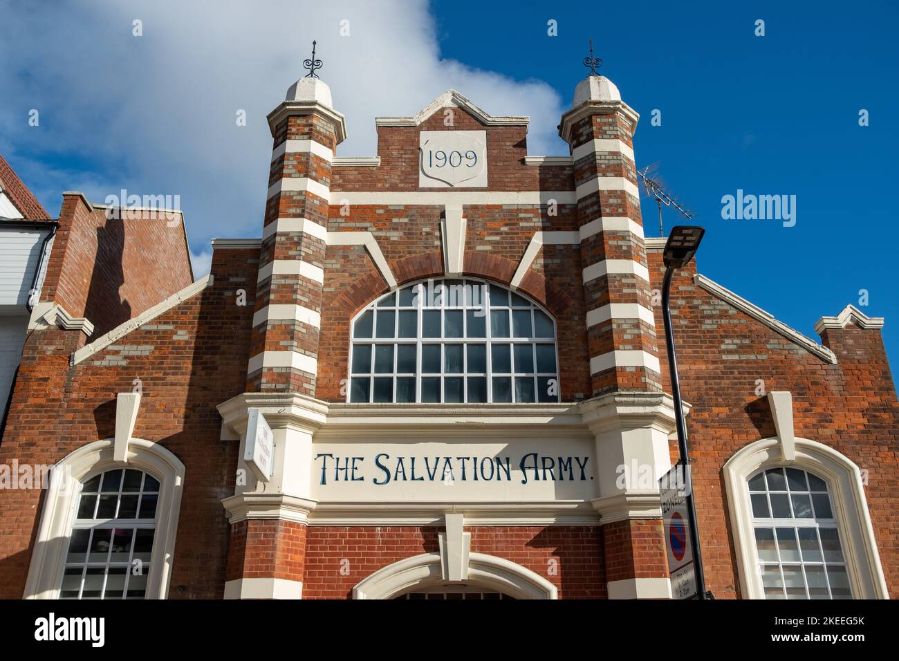 Londra - Novembre 2022: L'edificio dell'Esercito della salvezza a West Ealing, una chiesa cristiana evangelica mondiale Foto Stock