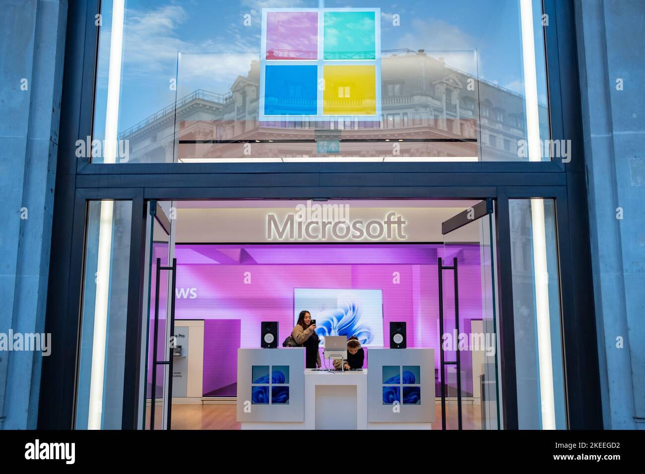 Londra - Novembre 2022: Il negozio di punta di Microsoft nel Regno Unito a Oxford Circus nel West End Foto Stock