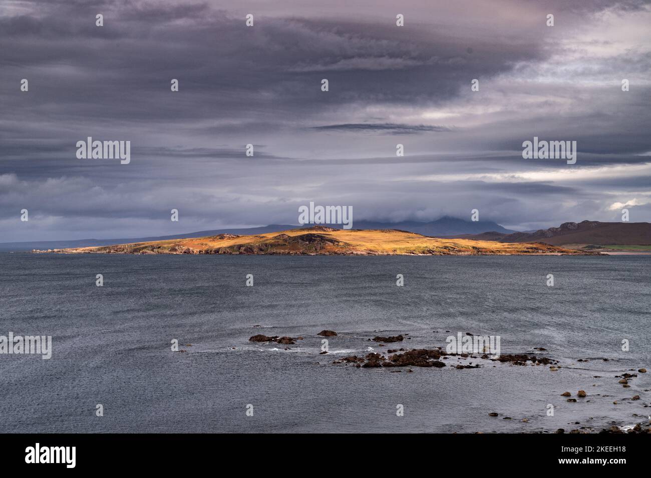 Guinard Island al largo della costa atlantica della Scozia nord-occidentale Foto Stock