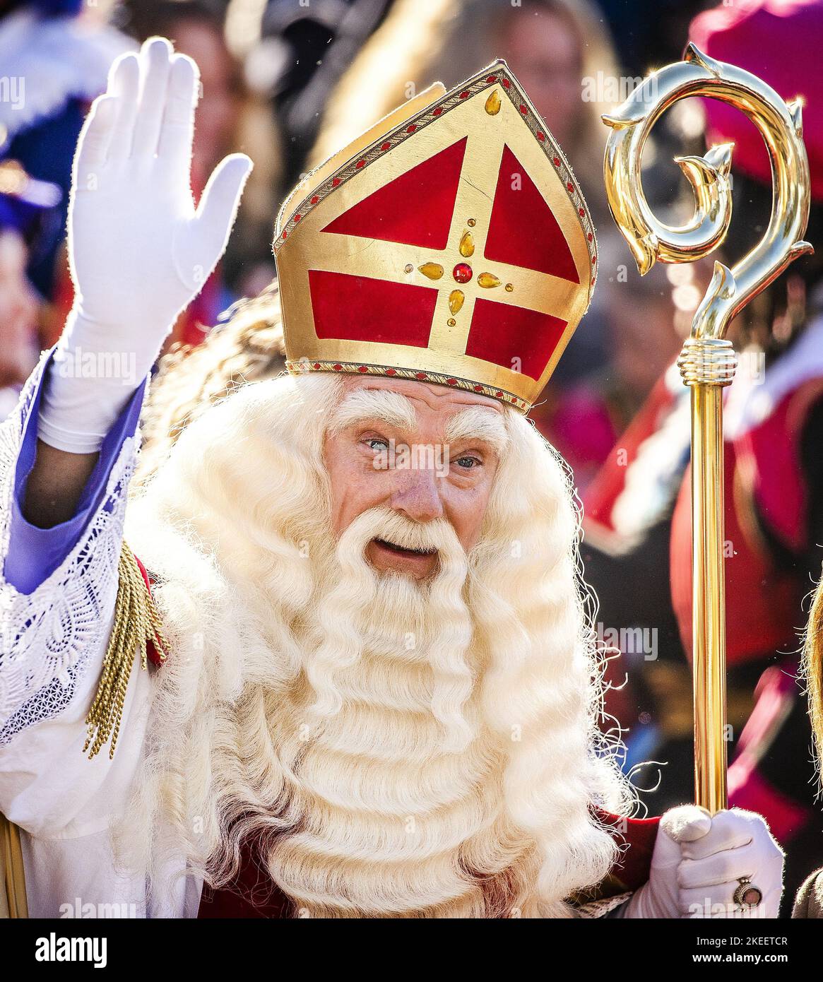 2022-11-12 12:44:41:19 HELLEVOETSLUIS - Sinterklaas arriva nel porto di Hellevoetsluis durante l'arrivo nazionale di Sinterklaas. ANP REMKO DE WAAL olanda fuori - belgio fuori Foto Stock