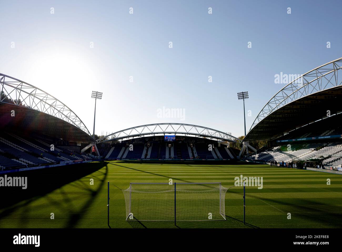 Una vista generale del John Smith's Stadium di Huddersfield Town prima della partita del campionato Sky Bet al John Smith's Stadium, Huddersfield. Data immagine: Sabato 12 novembre 2022. Foto Stock
