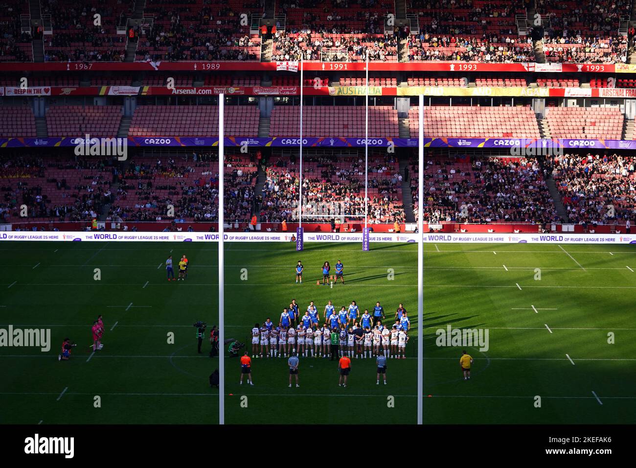 Samoa esegue un Siva Tau prima della partita di semi-finale della Coppa del mondo di Rugby presso l'Emirates Stadium, Londra. Data immagine: Sabato 12 novembre 2022. Foto Stock