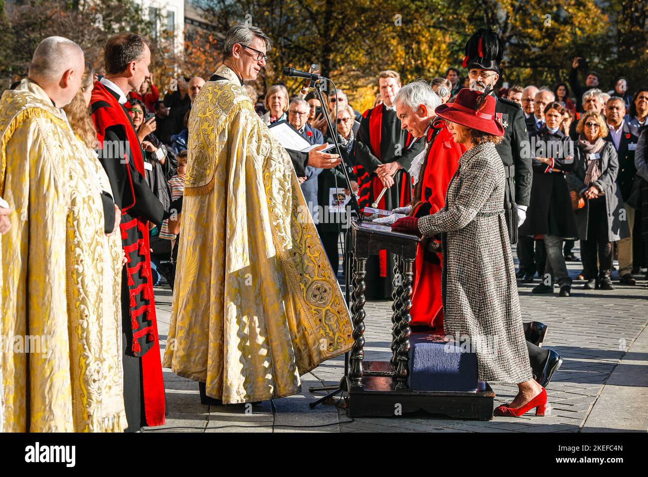 Londra, Regno Unito. 12th Nov 2022. L'annuale Lord parte dalla Mansion House attraverso la City di Londra, passando davanti alla Cattedrale di St Paul fino alle Corti reali di Giustizia e ritorno. Alderman Nicholas Lyons si sposta sul pullman di stato dorato e diventa il sindaco di Londra del 694th in una benedizione alla Cattedrale di San Paolo. Credit: Imageplotter/Alamy Live News Foto Stock