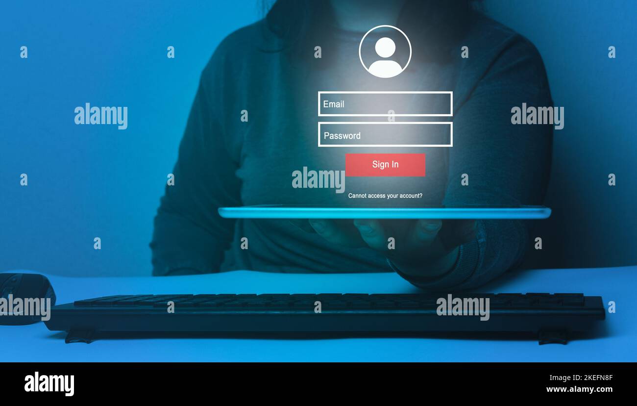 Donna che mostra il login e la password dell'interfaccia sul tablet. Protezione dei dati e accesso a Internet protetto. Concetto di rete di sicurezza. Foto Stock